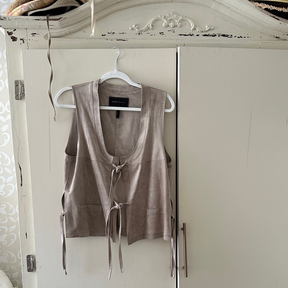 BCBGMaxAzria Taupe Sleeveless Blouse